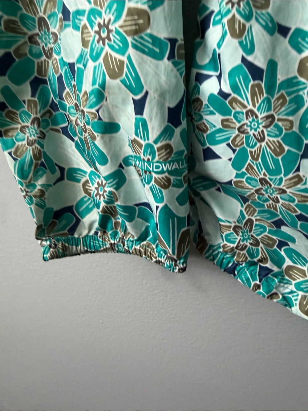 The North Face windbreaker jacket a vibrant retro floral pattern 10/12 - Picture 8 of 11